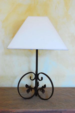 LU 18 - TALNA Lampada da tavolo in ferro battuto realizzata a mano