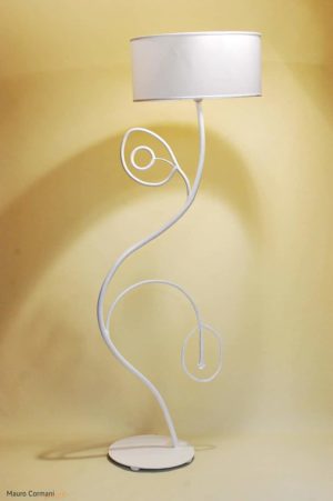 Vesta- Piantana in legno naturale